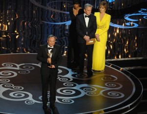 Miglior regista Ang Lee per “Vita di Pi”. Il film ha vinto la statuetta anche per la miglior fotografia, per i migliori effetti speciali e per la miglior colonna sonora.