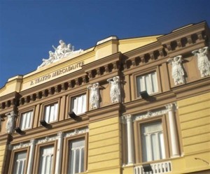 La facciata del Teatro Mercadante di Napoli