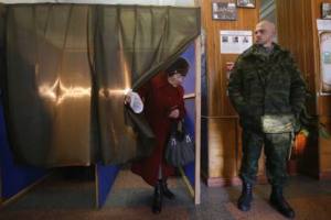 2014-11-02T065634Z_1329401224_GM1EAB215F401_RTRMADP_3_UKRAINE-CRISIS-REBEL-ELECTION_MGTHUMB-INTERNA