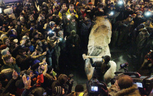 Caduta della Statua di Lenin