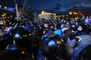 Novembre 2013. Scontri tra manifestanti e polizia.