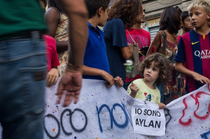 Bambini alla testa del corteo su via Santa Lucia - © 2015 - Stefano Santos