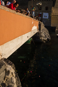 Lancio dei fiori a mare - © 2015 - Stefano Santos